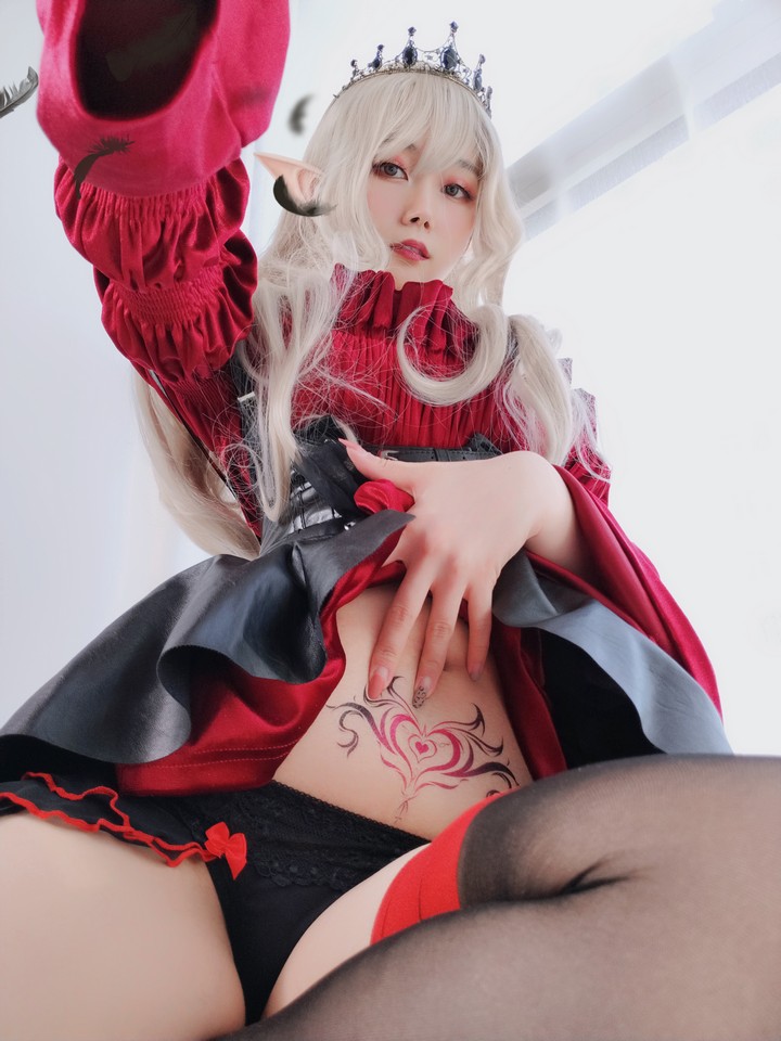 Coser@白银81 VOL.019 皇家吸血鬼 [50P/8V/543MB]预览图