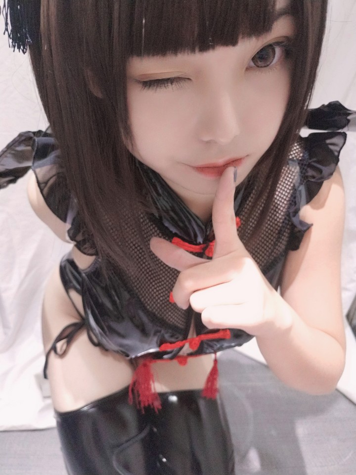 Coser@蜜汁猫裘 VOL.023 小恶魔自拍 [28P-59MB]预览图