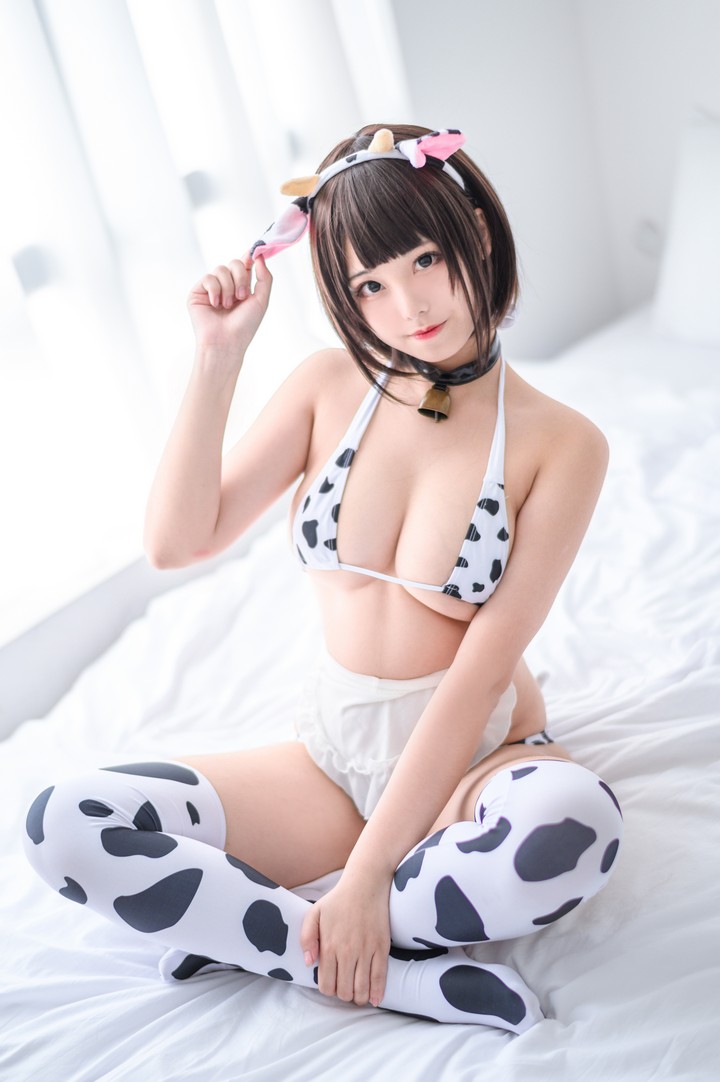 Coser@蜜汁猫裘 VOL.024 小奶牛基础 [32P-240MB]预览图