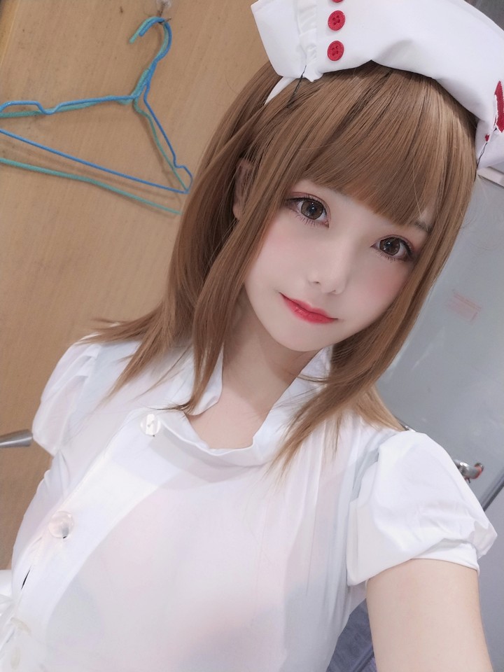 Coser@蜜汁猫裘 VOL.037 小护士 [41P1V85MB]预览图