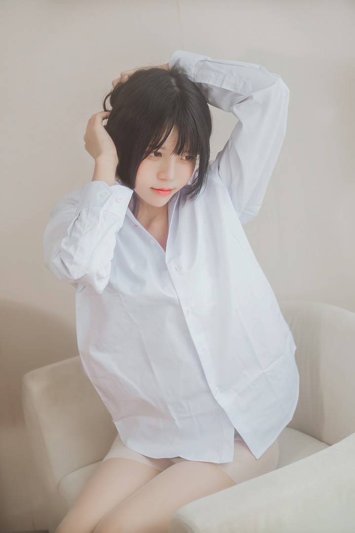 Coser@桜桃喵 VOL.013 白衬衫散发预览图