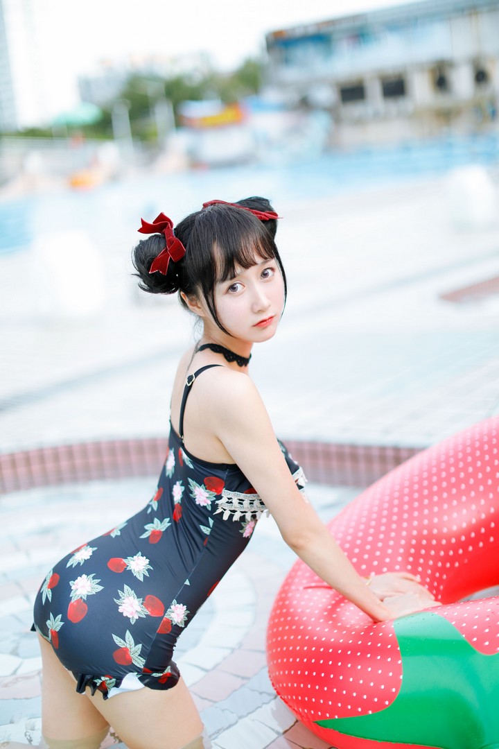 Coser@木绵绵OwO VOL.044 草莓泳衣预览图