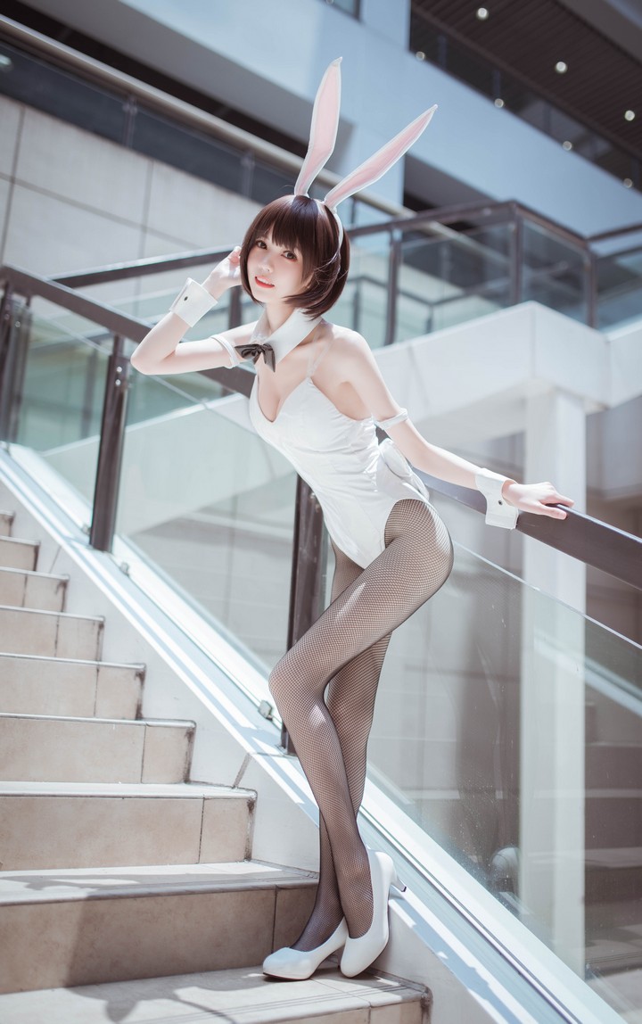 Coser@你的负卿 VOL.011 圣人惠兔女郎预览图