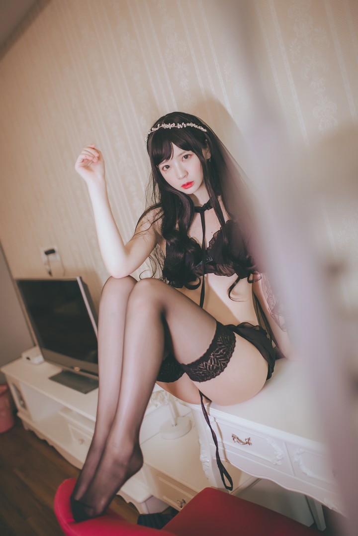 Coser@疯猫ss VOL.012 黑色小野猫 29P 166M预览图