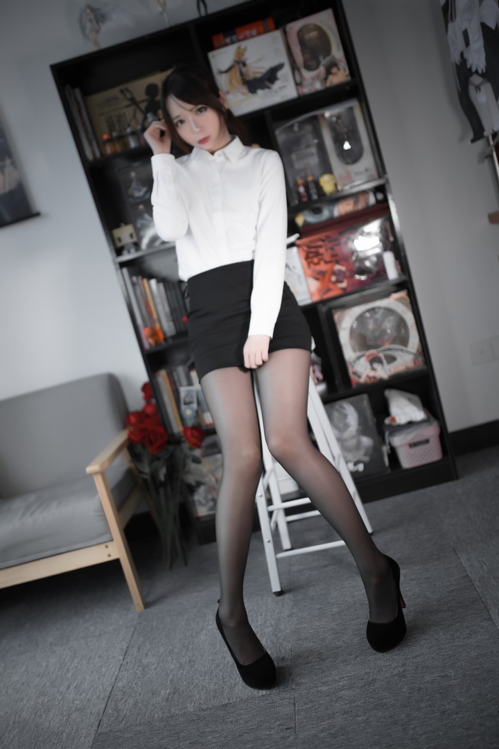 Coser@疯猫ss VOL.038 职业装 [30P-176MB]预览图