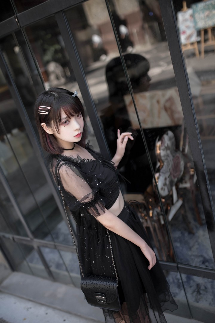 Coser@疯猫Ss VOL.018 散-街拍-9P-43M预览图