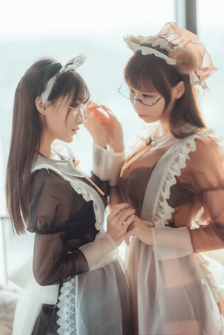 Coser@铁板烧鬼舞w VOL.008 爱老师 奶文 透明女仆预览图