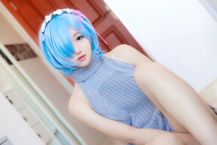 Coser@南桃Momoko VOL.015 蕾姆露背毛衣预览图