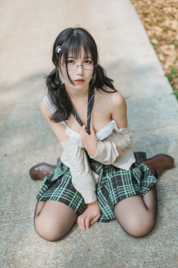 Coser@逐月Su VOL.019 乡间小路 (45P)预览图