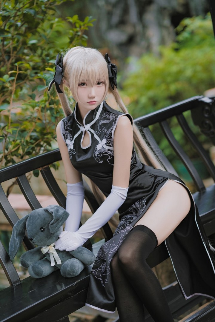 Coser@瓜希酱 VOL.024 穹妹 黑旗袍[14P／78.2MB]预览图