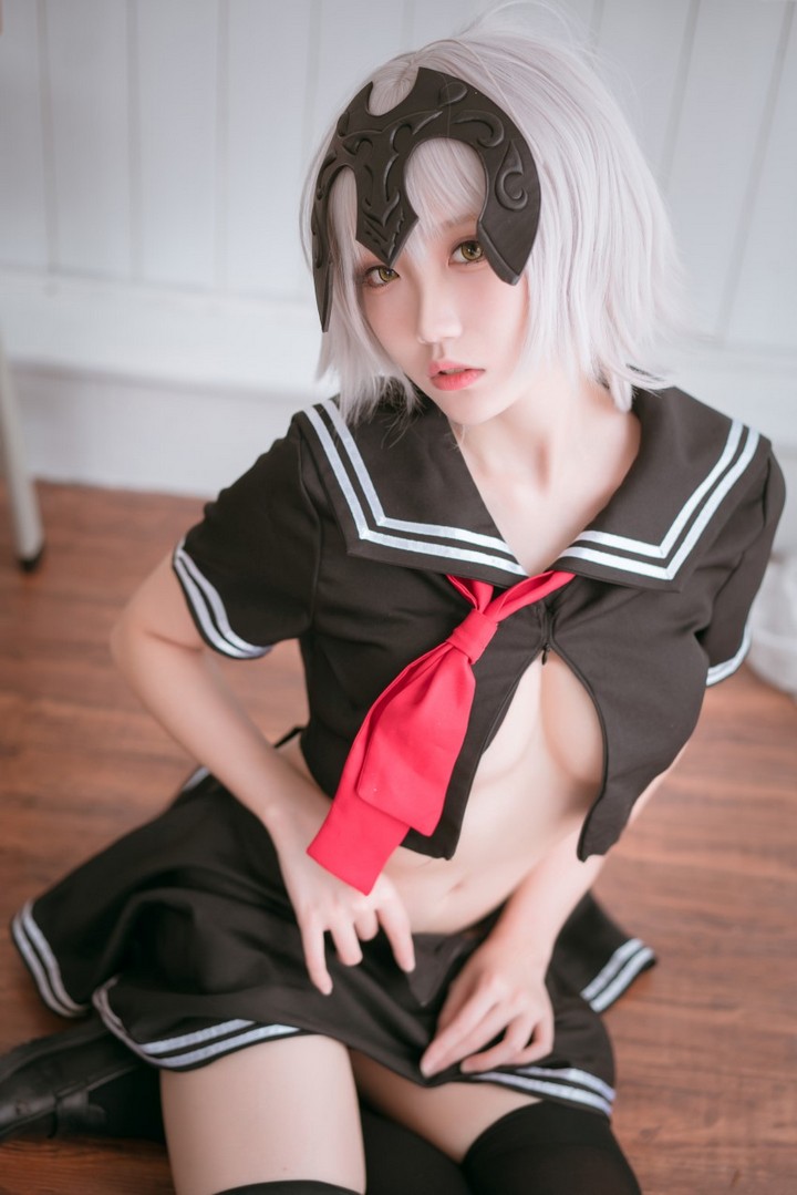 Coser@瓜希酱 VOL.031 黑贞德 校服[13P／59.7MB]推荐预览图