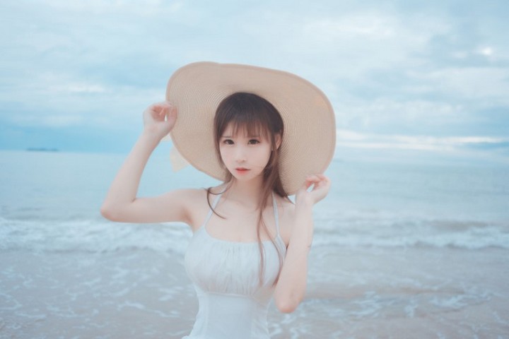 Coser@爱老师_PhD VOL.015 海岸 白裙[9P51MB]预览图