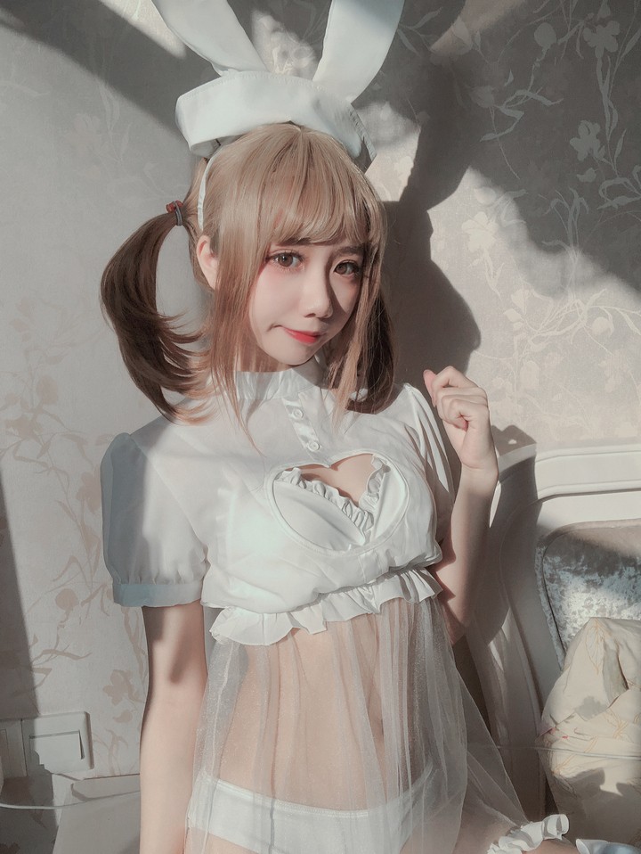 Coser@果咩酱w VOL.015 兔兔护士[12P／63MB]推荐预览图