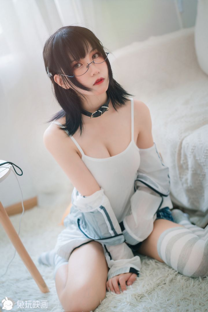 Coser@逐月Su VOL.032 午后的房间 [36P-345MB]预览图