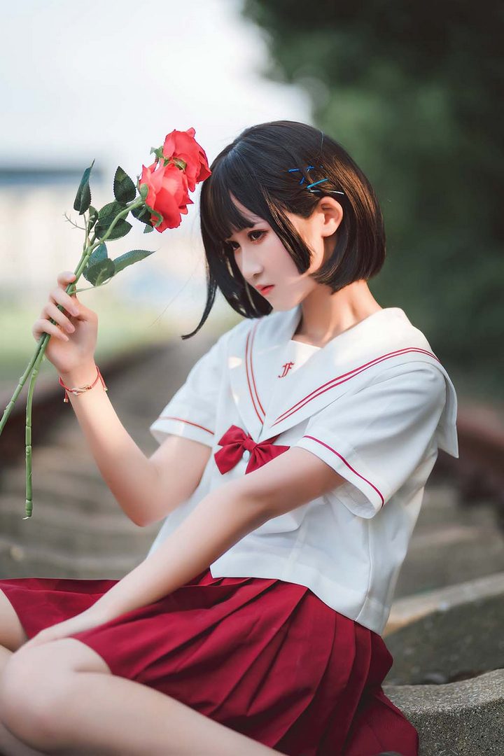 Coser@三度_69 VOL.064 铁轨上的鲜花少女[11P／79.6M]预览图