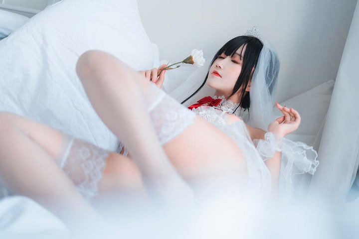 Coser@三度_69 VOL.038 婚纱孔雀翎[24P／388MB]预览图