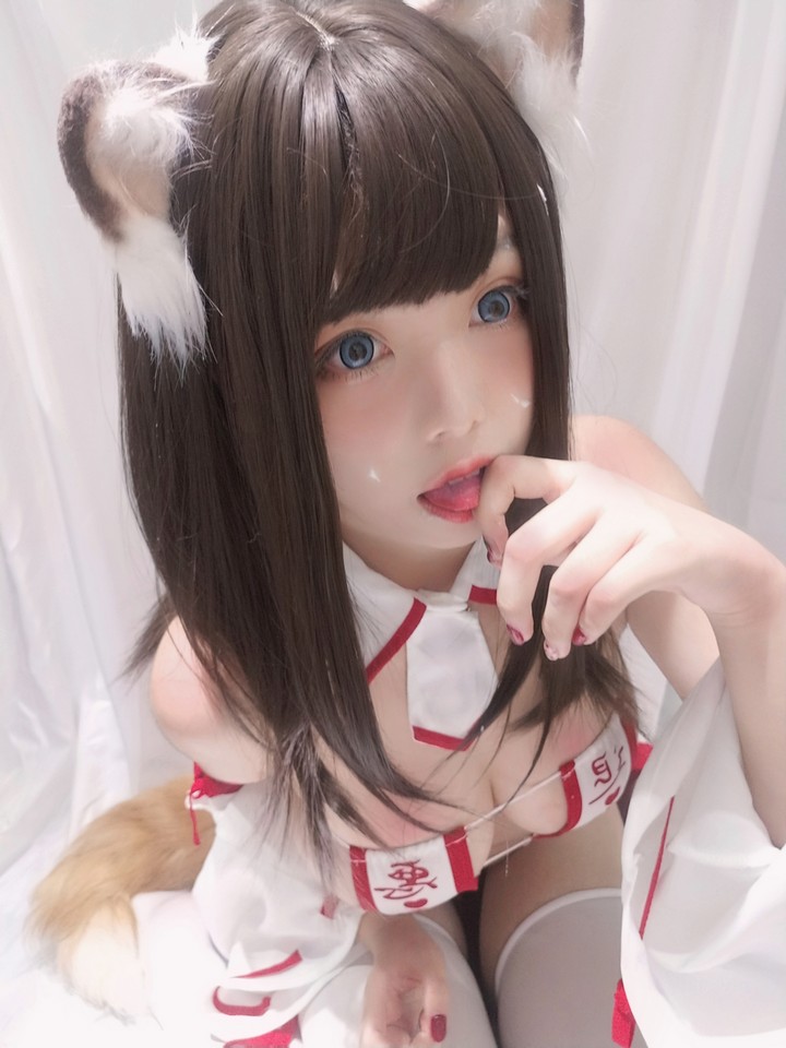 Coser@蜜汁猫裘 VOL.057 巫女小狐狸 [22P-41MB]预览图