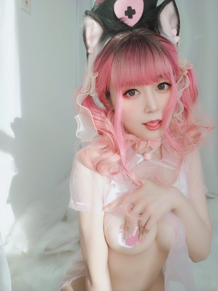 Coser@白银81 VOL.070 猫咪护士[34P1V-199MB]预览图