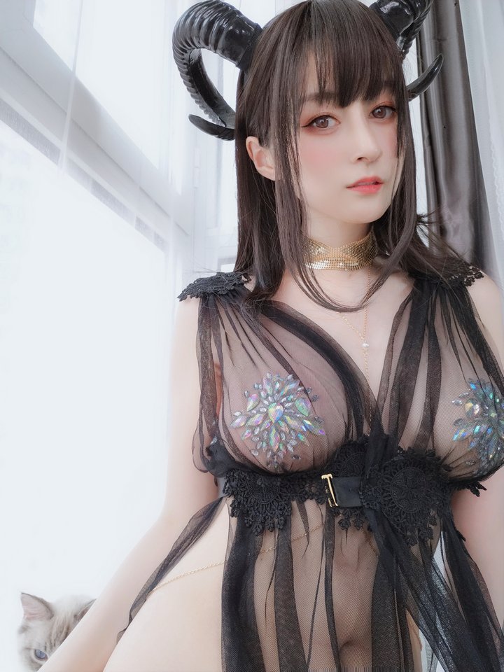 Coser@白银81 VOL.100 黑精灵[73P3V-249MB]预览图