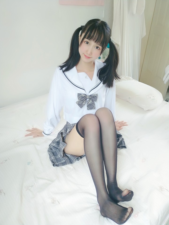 Coser@木绵绵OwO VOL.061 灰格子jk[21P1V-96MB]预览图