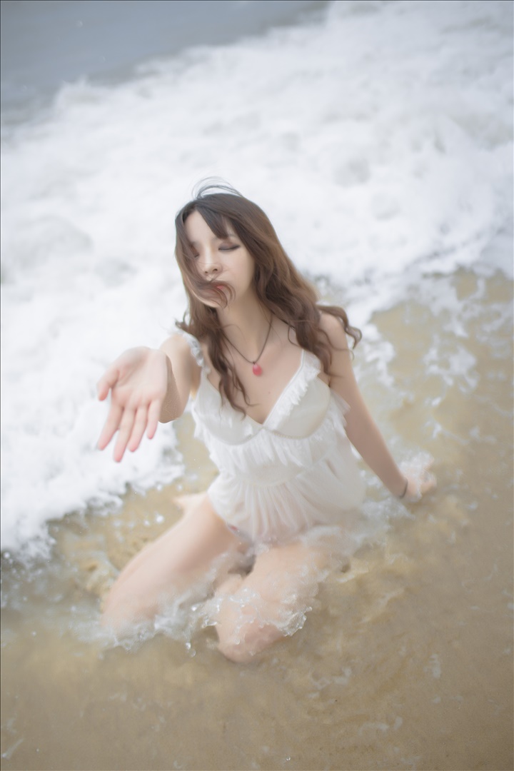 Coser@疯猫Ss  VOL.113 少女与海[26P51.3MB]预览图