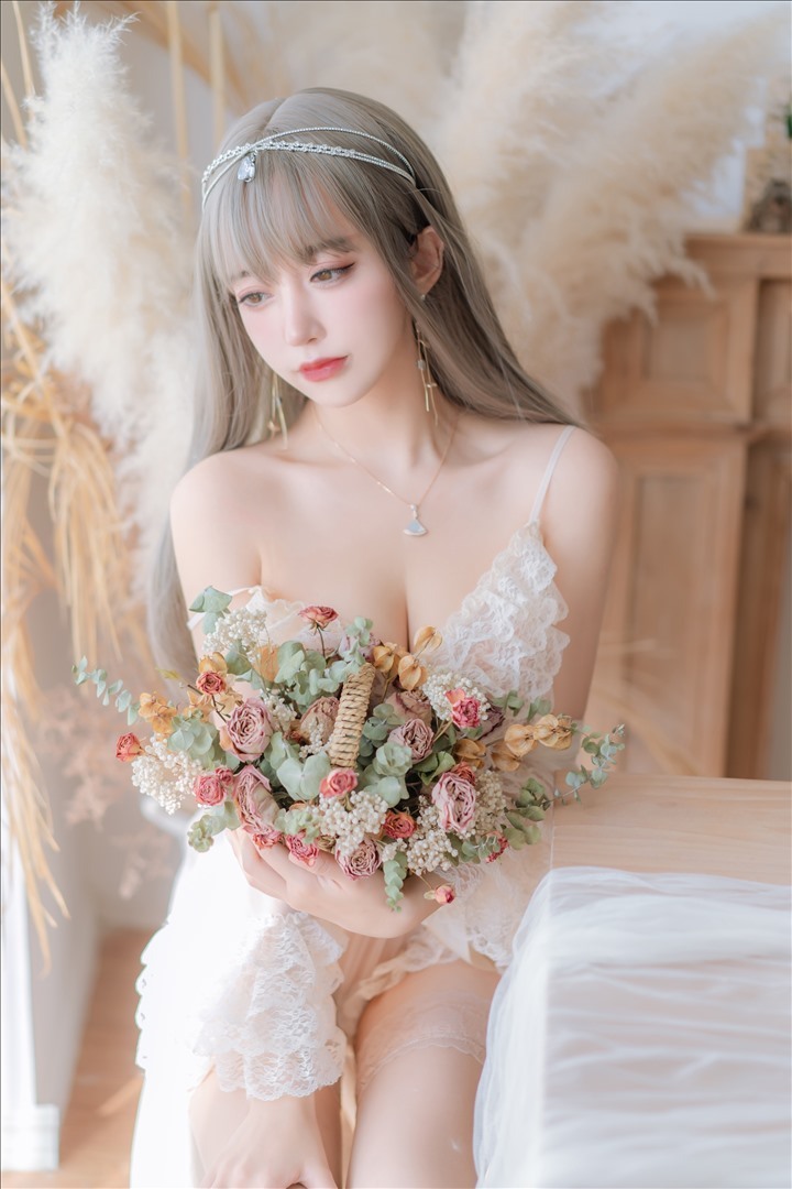 Coser@过期米线线喵 VOL.098 凡尔赛公主 [52P-79MB]预览图