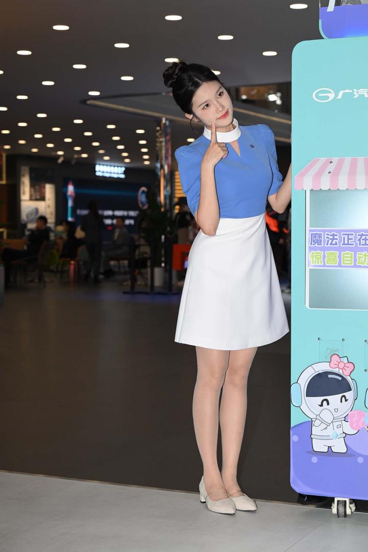 精选街拍Ⅱ作品 VOL.4327 清新甜美小姐姐[69P／152MB]推荐预览图