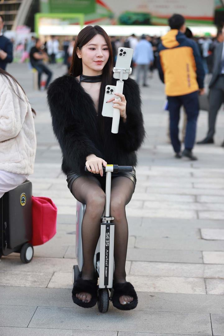 精选街拍Ⅱ作品 VOL.4328 大气皮草主播[116P／164MB]推荐预览图