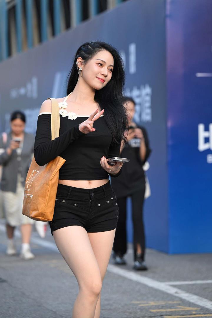 精选街拍Ⅱ作品 VOL.4336 甜美黑色短裤[49P／130MB]推荐预览图