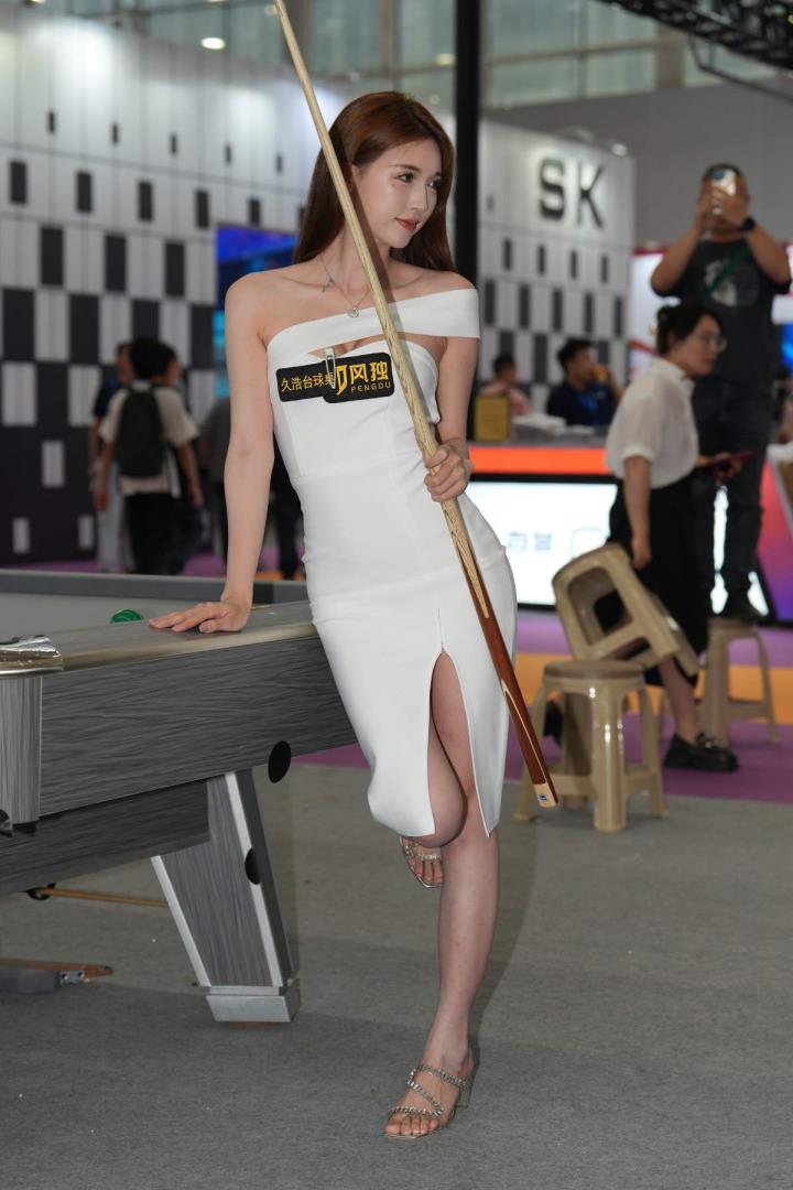 精选街拍Ⅱ作品 VOL.4622 白色连衣裙[108P／293MB]推荐预览图