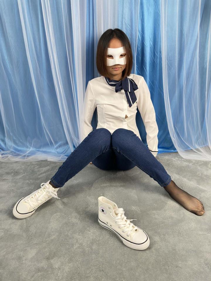 三禾摄影 VOL.024 牛仔裤里丝 帆布鞋 高跟[201P／2.03GB]推荐预览图